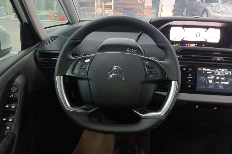 Used Citroen C4 Picasso 2015 1.6T Fashion Model 5 Seats Steering Wheel