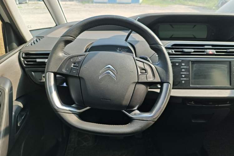 Used Citroen C4 Picasso 2015 1.6T Fashion Model 5 Seats Steering Wheel