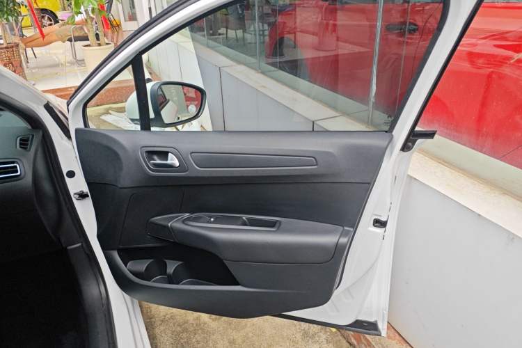 Used Citroen C4 Sega 2018 1.6L Automatic Comfort Model Interior 5