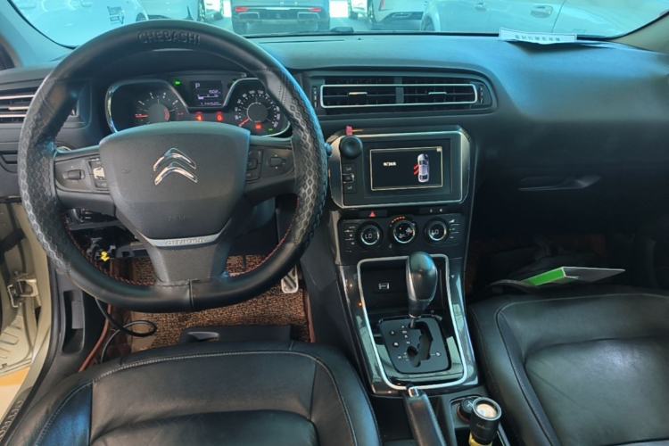 Used Citroen C4 Sega 2016 1.2THP Automatic Flagship Model Center Console