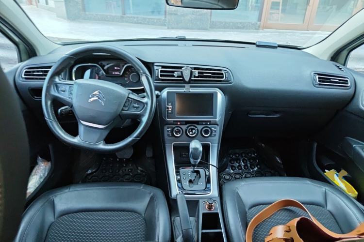 Used Citroen C4 Sega 2016 1.6L Automatic Luxury Model Center Console