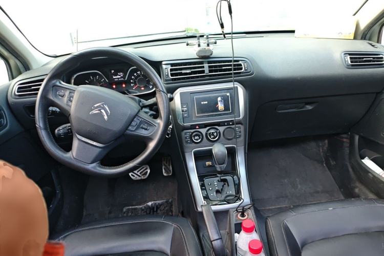 Used Citroen C4 Sega 2016 1.6L Automatic Luxury Model Center Console