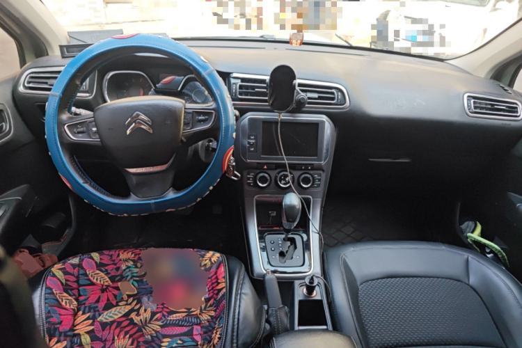 Used Citroen C4 Sega 2016 1.6L Automatic Luxury Model Center Console
