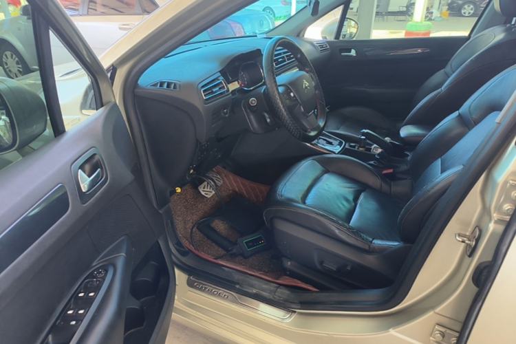 Used Citroen C4 Sega 2016 1.2THP Automatic Flagship Model Driver Seat
