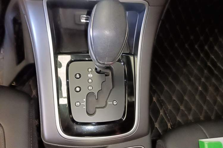 Used Citroen C4 Sega 2016 1.6L Automatic Luxury Model Gear Lever