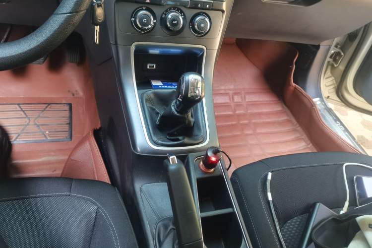 Used Citroen C4 Sega 2016 1.6L Manual Comfort Model Gear Lever