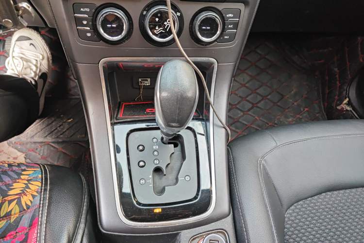 Used Citroen C4 Sega 2016 1.6L Automatic Luxury Model Gear Lever