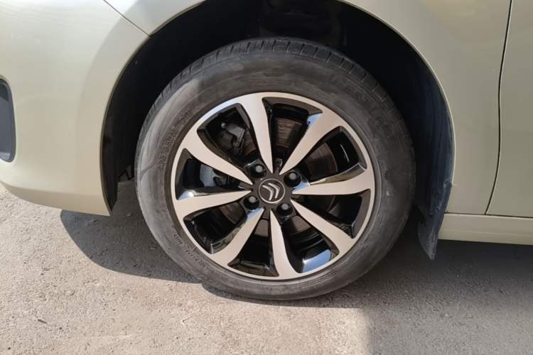 Used Citroen C4 Sega 2016 1.6L Automatic Luxury Model Left Front Wheel Hub