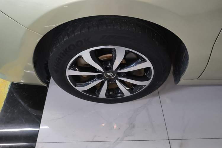 Used Citroen C4 Sega 2016 1.6L Automatic Luxury Model Left Front Wheel Hub