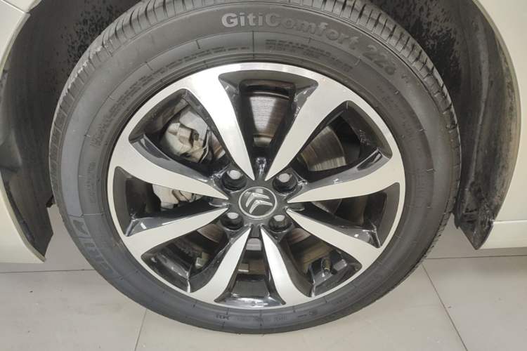 Used Citroen C4 Sega 2016 1.6L Automatic Luxury Model Left Front Wheel Hub