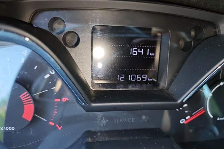 Used Citroen C4 Sega 2016 1.6L Automatic Luxury Model Odometer Close Up