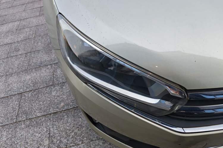 Used Citroen C4 Sega 2016 1.6L Automatic Luxury Model Right Front Headlight