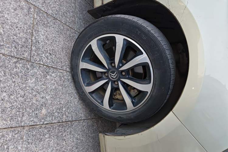 Used Citroen C4 Sega 2016 1.6L Automatic Luxury Model Right Front Wheel Hub