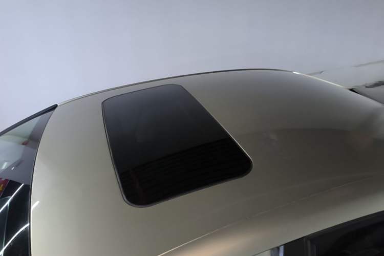 Used Citroen C4 Sega 2016 1.6L Automatic Luxury Model Roof