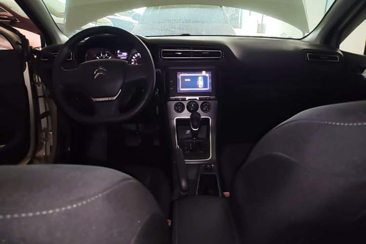 Used Citroen C4 Sega 2016 1.6L Automatic Comfort Model Center Console