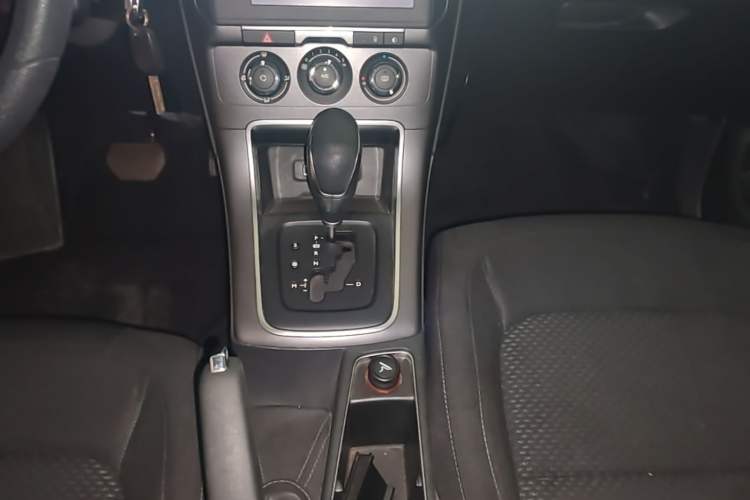 Used Citroen C4 Sega 2016 1.6L Automatic Comfort Model Gear Lever