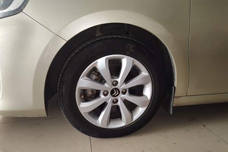 Used Citroen C4 Sega 2016 1.6L Automatic Comfort Model Left Front Wheel Hub