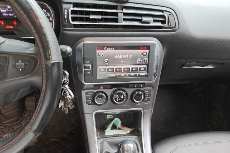Used Citroen C4 Sega 2016 1.6L Manual Luxury Model Audio And AC Panel