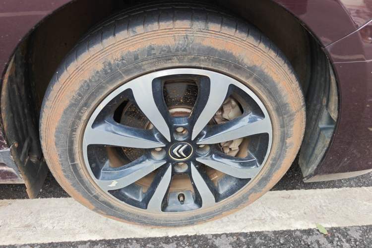 Used Citroen C4 Sega 2016 1.6L Manual Luxury Model Right Front Wheel Hub