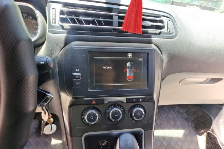 Used Citroen C4 Sega 2016 1.6L Automatic Comfort Model Audio And AC Panel