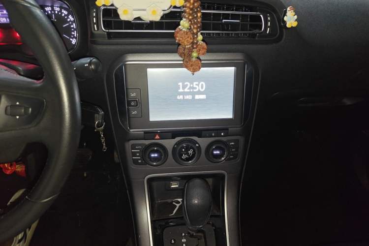 Used Citroen C4 Sega 2016 1.6L Automatic Luxury Model Audio And AC Panel