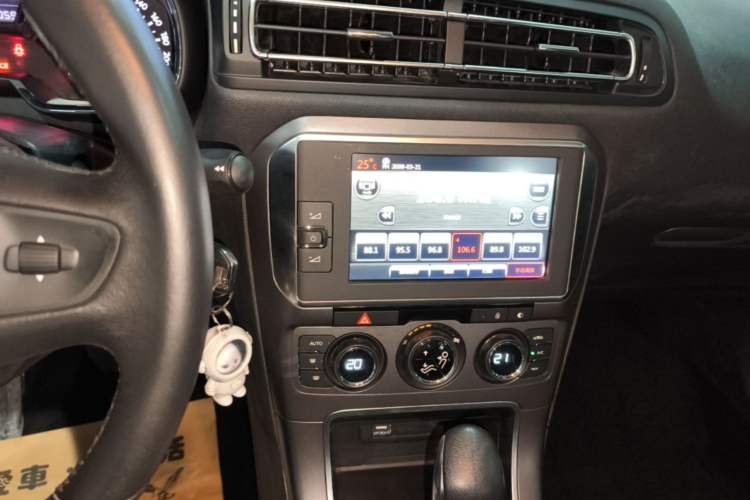 Used Citroen C4 Sega 2016 1.6L Automatic Luxury Model Audio And AC Panel