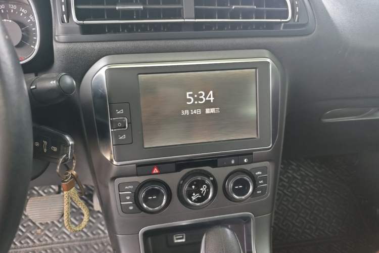 Used Citroen C4 Sega 2016 1.6L Automatic Luxury Model Audio And AC Panel