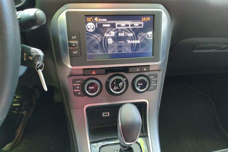 Used Citroen C4 Sega 2016 1.6L Automatic Luxury Model Audio And AC Panel