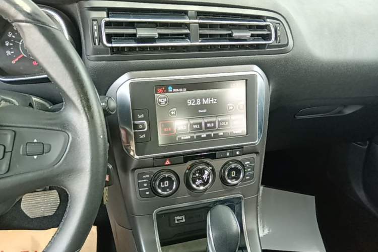 Used Citroen C4 Sega 2016 1.6L Automatic Luxury Model Audio And AC Panel