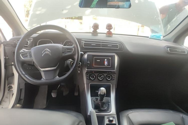 Used Citroen C4 Sega 2016 1.6L Manual Comfort Model Center Console