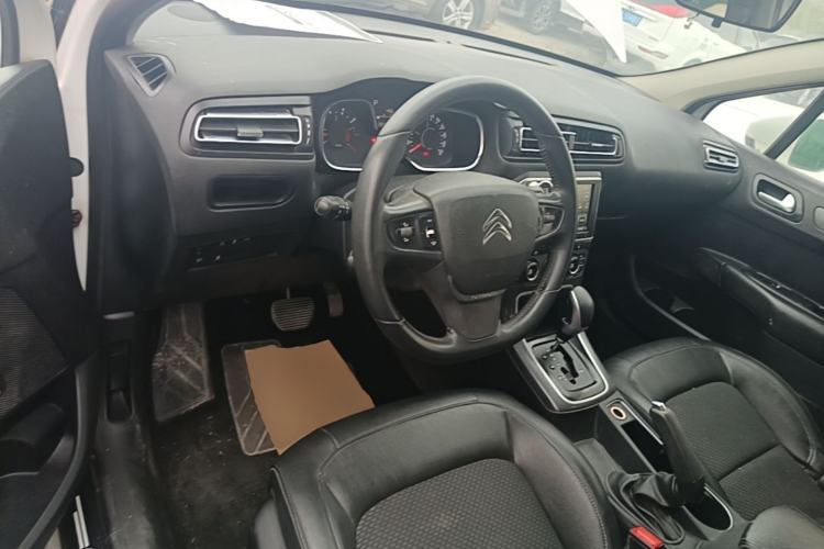 Used Citroen C4 Sega 2016 1.2THP Automatic Luxury Model Center Console