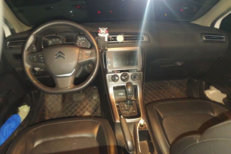 Used Citroen C4 Sega 2016 1.6L Automatic Luxury Model Center Console