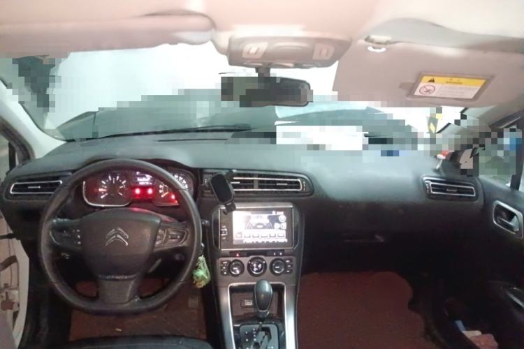 Used Citroen C4 Sega 2016 1.6L Automatic Luxury Model Center Console