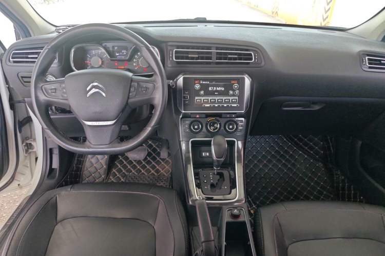 Used Citroen C4 Sega 2016 1.6THP Automatic Flagship Model Center Console