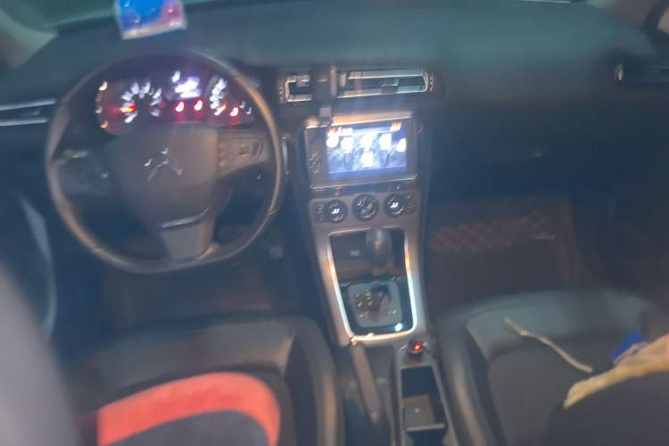 Used Citroen C4 Sega 2016 1.6L Automatic Luxury Model Center Console