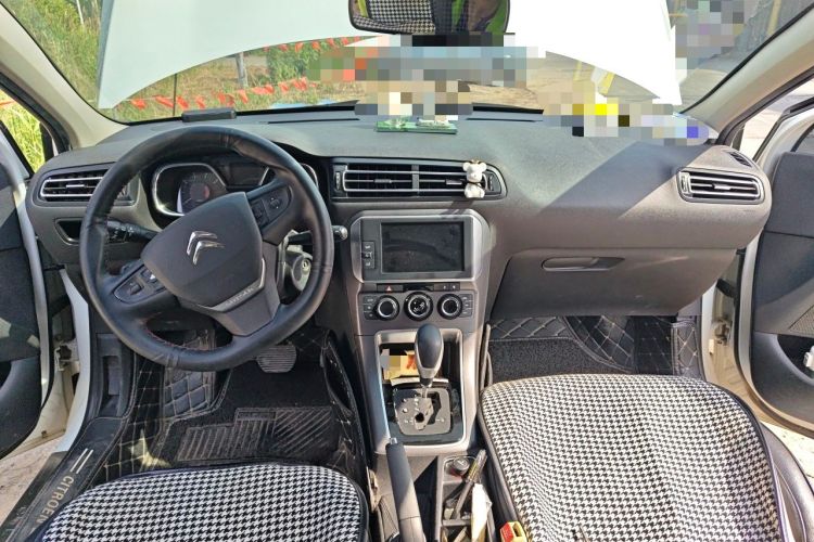 Used Citroen C4 Sega 2016 1.6L Automatic Luxury Model Center Console