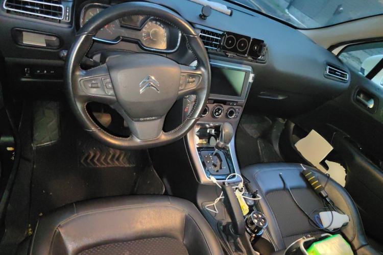 Used Citroen C4 Sega 2016 1.6L Automatic Luxury Model Center Console