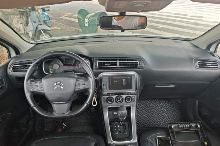 Used Citroen C4 Sega 2016 1.6L Automatic Luxury Model Center Console