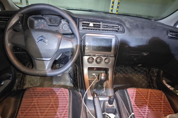 Used Citroen C4 Sega 2016 1.6L Manual Comfort Model Center Console