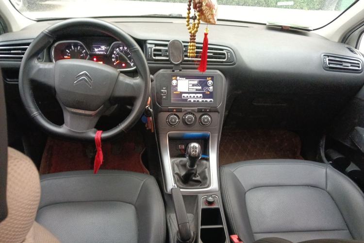 Used Citroen C4 Sega 2016 1.6L Manual Comfort Model Center Console