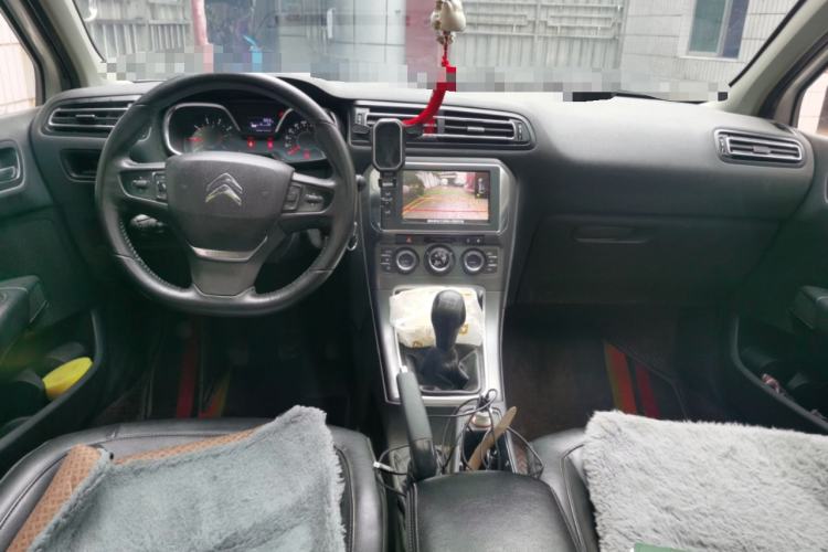 Used Citroen C4 Sega 2016 1.6L Manual Luxury Model Center Console