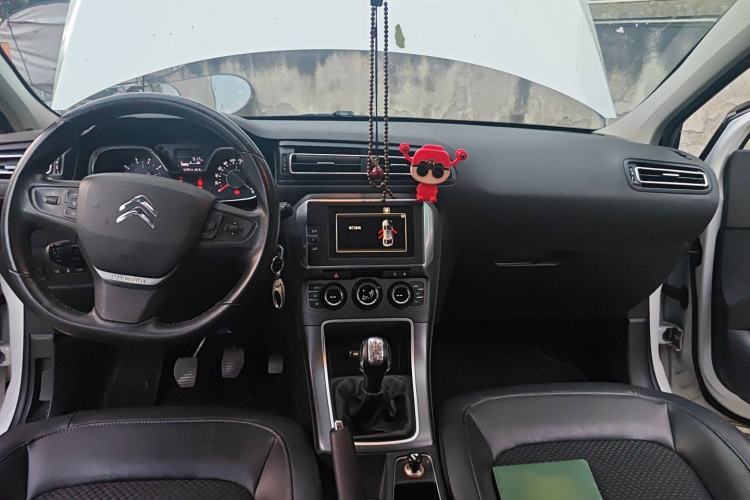 Used Citroen C4 Sega 2016 1.6L Manual Luxury Model Center Console