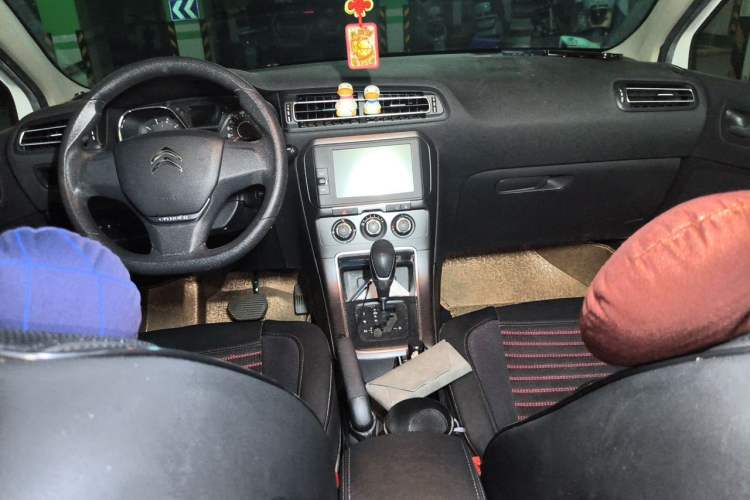 Used Citroen C4 Sega 2016 1.6L Automatic Comfort Model Center Console