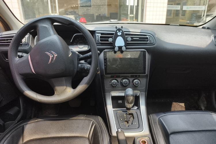 Used Citroen C4 Sega 2016 1.6L Automatic Comfort Model Center Console