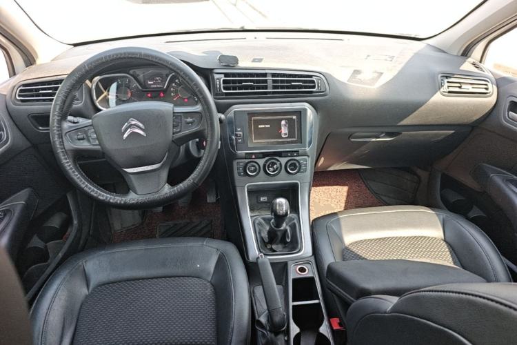 Used Citroen C4 Sega 2016 1.6L Manual Luxury Model Center Console