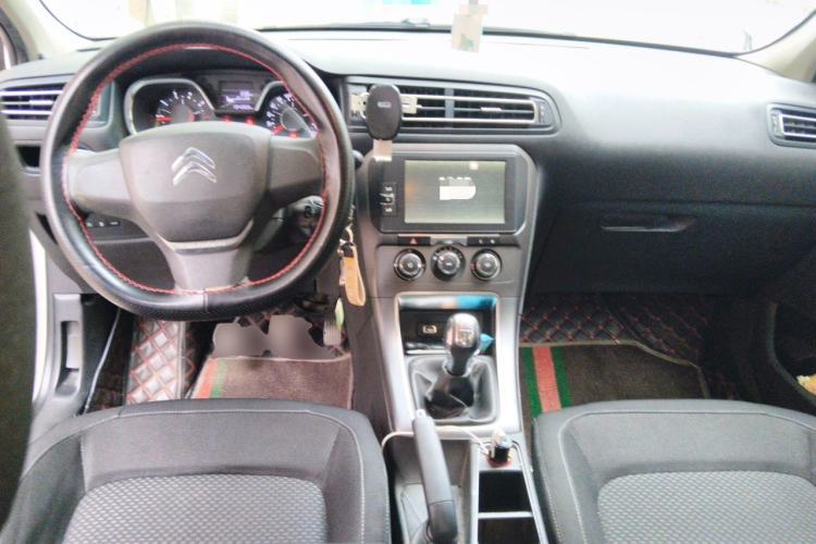 Used Citroen C4 Sega 2016 1.6L Manual Comfort Model Center Console