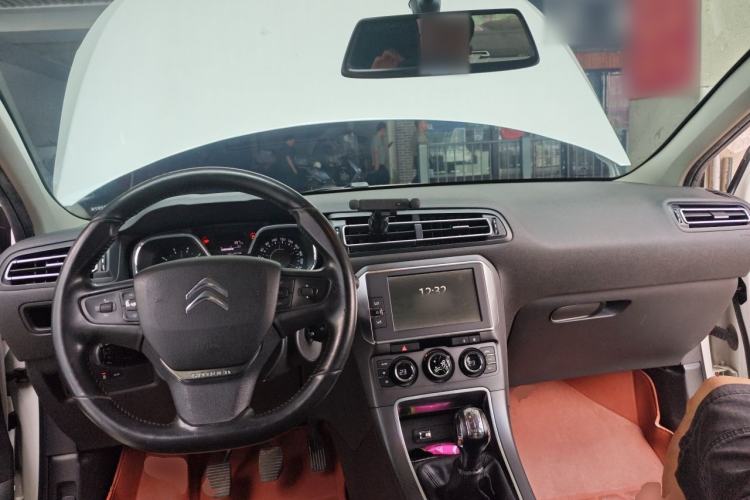 Used Citroen C4 Sega 2016 1.6L Manual Luxury Model Center Console