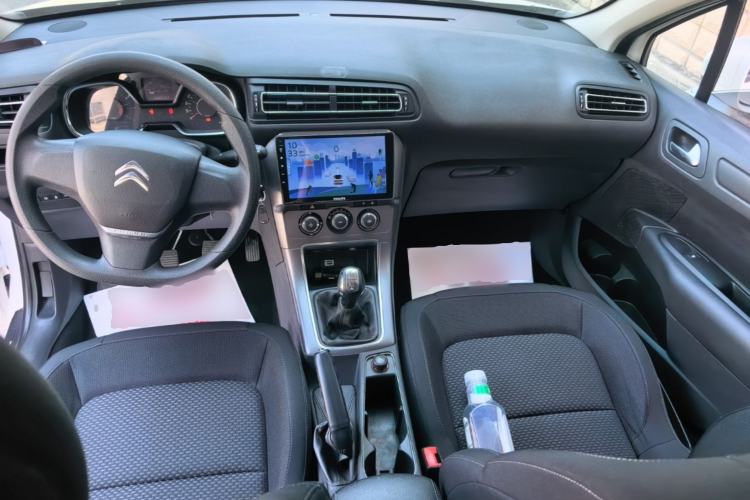 Used Citroen C4 Sega 2016 1.6L Manual Comfort Model Center Console