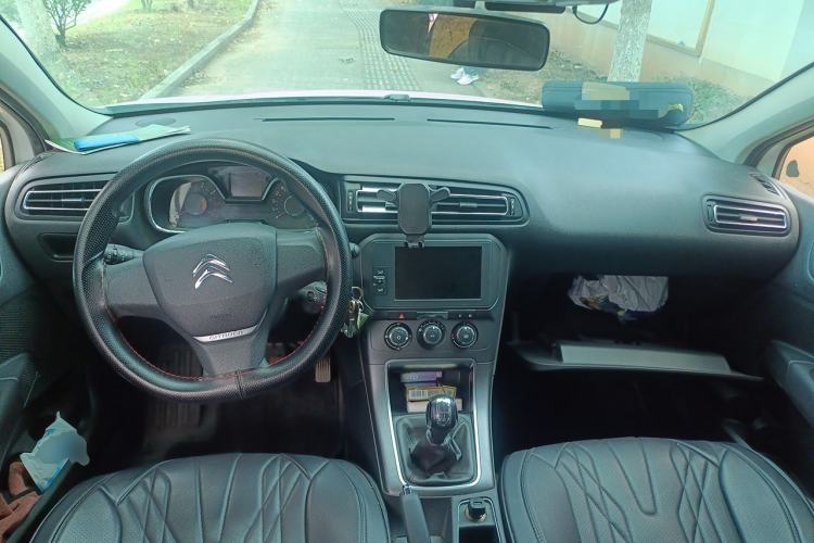 Used Citroen C4 Sega 2016 1.6L Manual Comfort Model Center Console