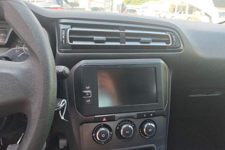 Used Citroen C4 Sega 2016 1.6L Manual Comfort Model Center Console